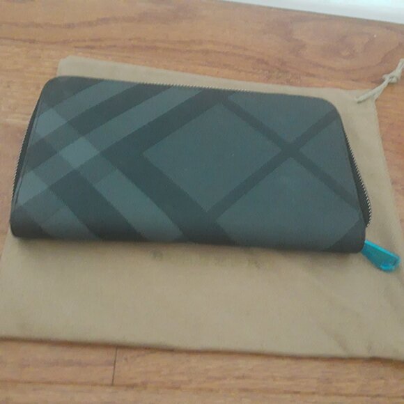 New Burberry wallet - Picture 1 of 6